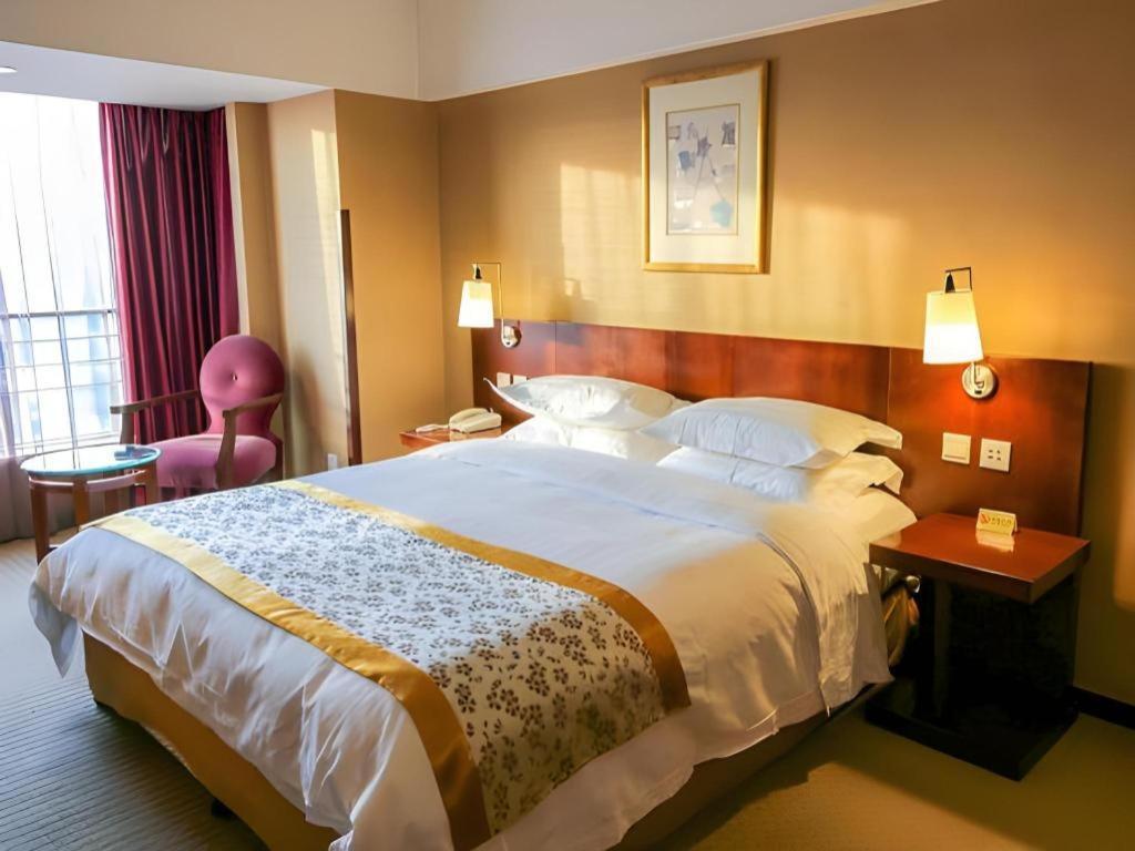 Dong Fang Hotel Pekin Dış mekan fotoğraf