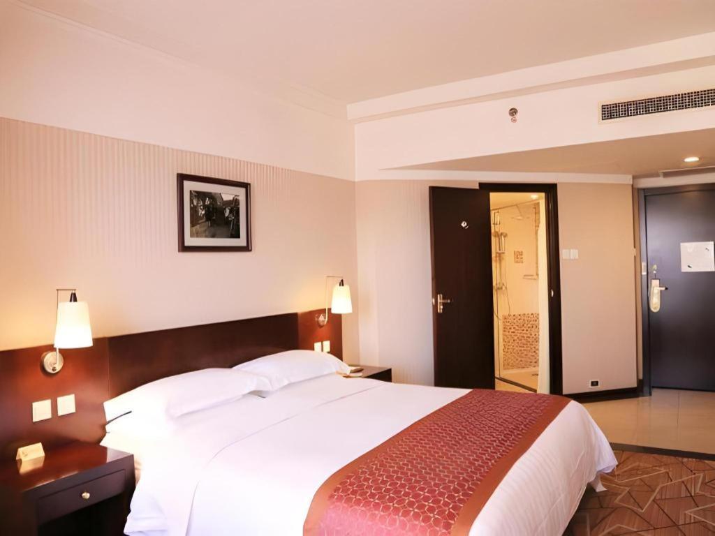 Dong Fang Hotel Pekin Dış mekan fotoğraf