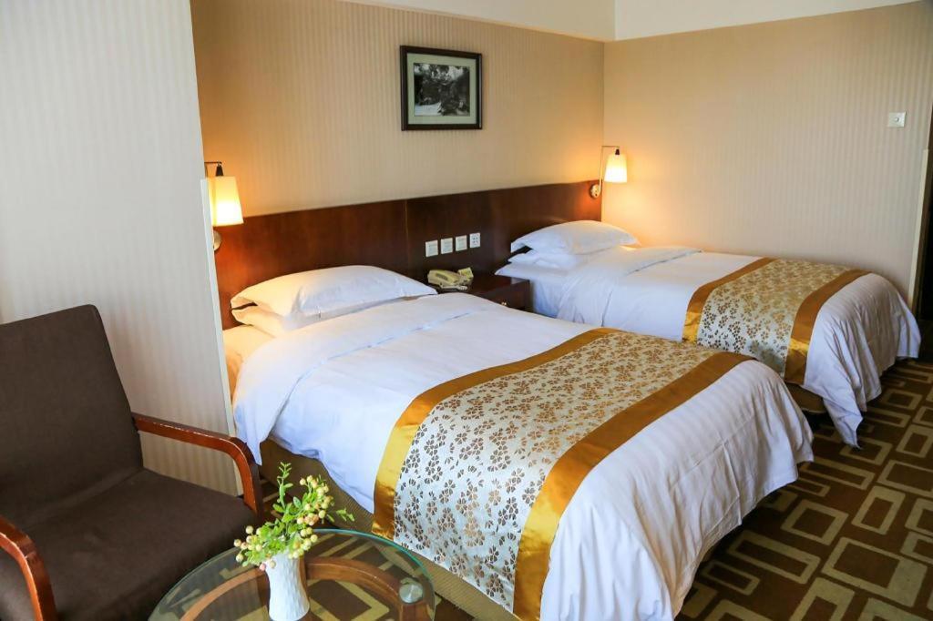 Dong Fang Hotel Pekin Dış mekan fotoğraf