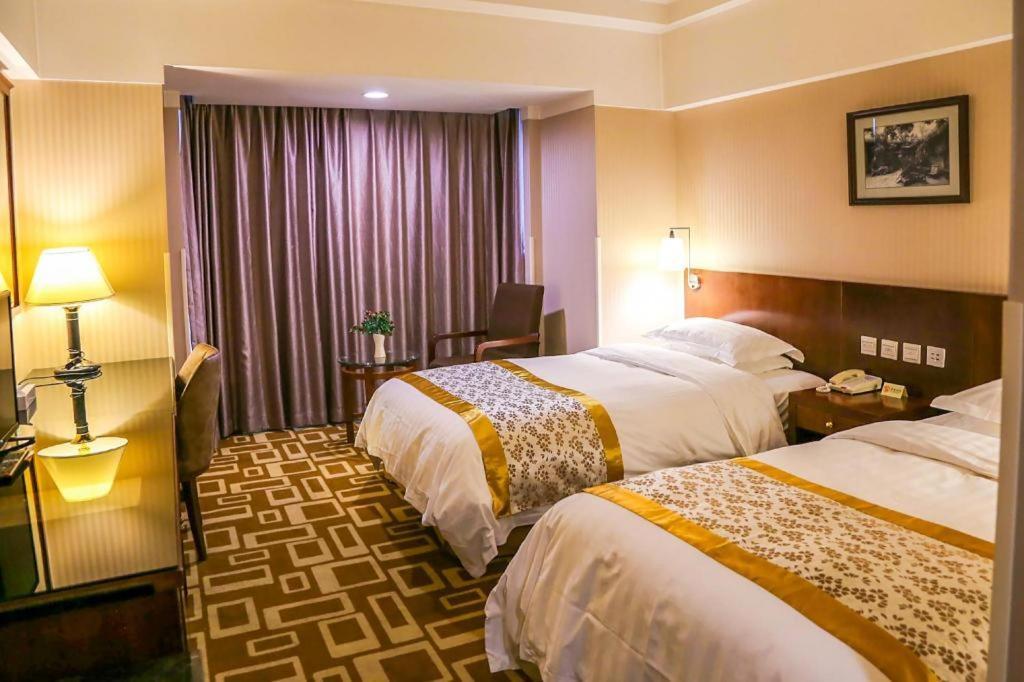 Dong Fang Hotel Pekin Dış mekan fotoğraf