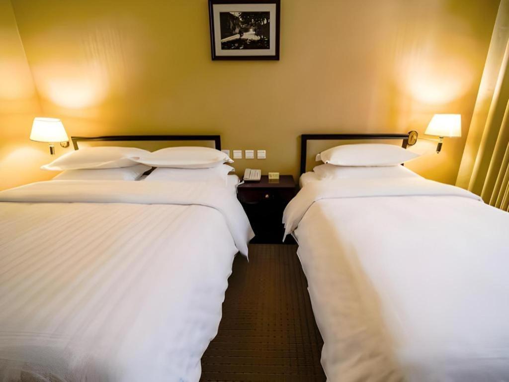 Dong Fang Hotel Pekin Dış mekan fotoğraf