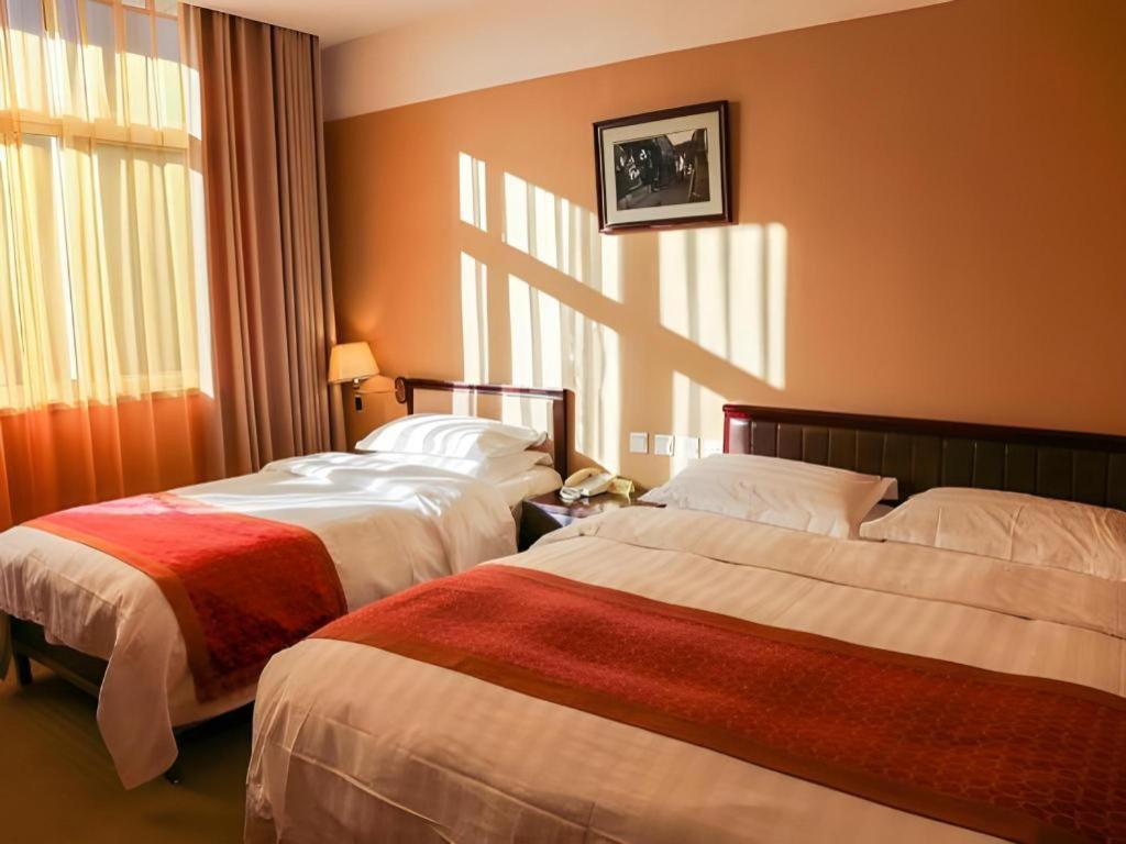 Dong Fang Hotel Pekin Dış mekan fotoğraf