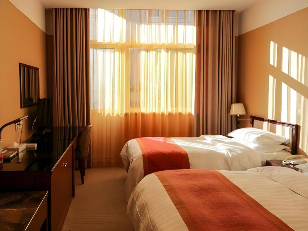 Dong Fang Hotel Pekin Dış mekan fotoğraf
