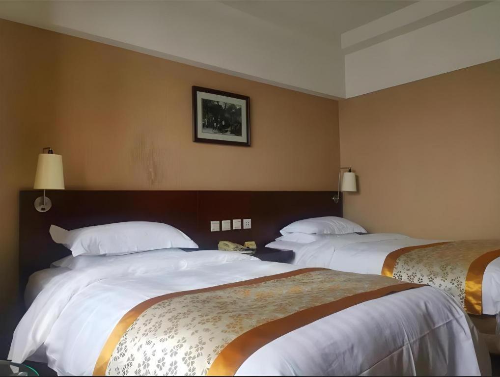 Dong Fang Hotel Pekin Dış mekan fotoğraf