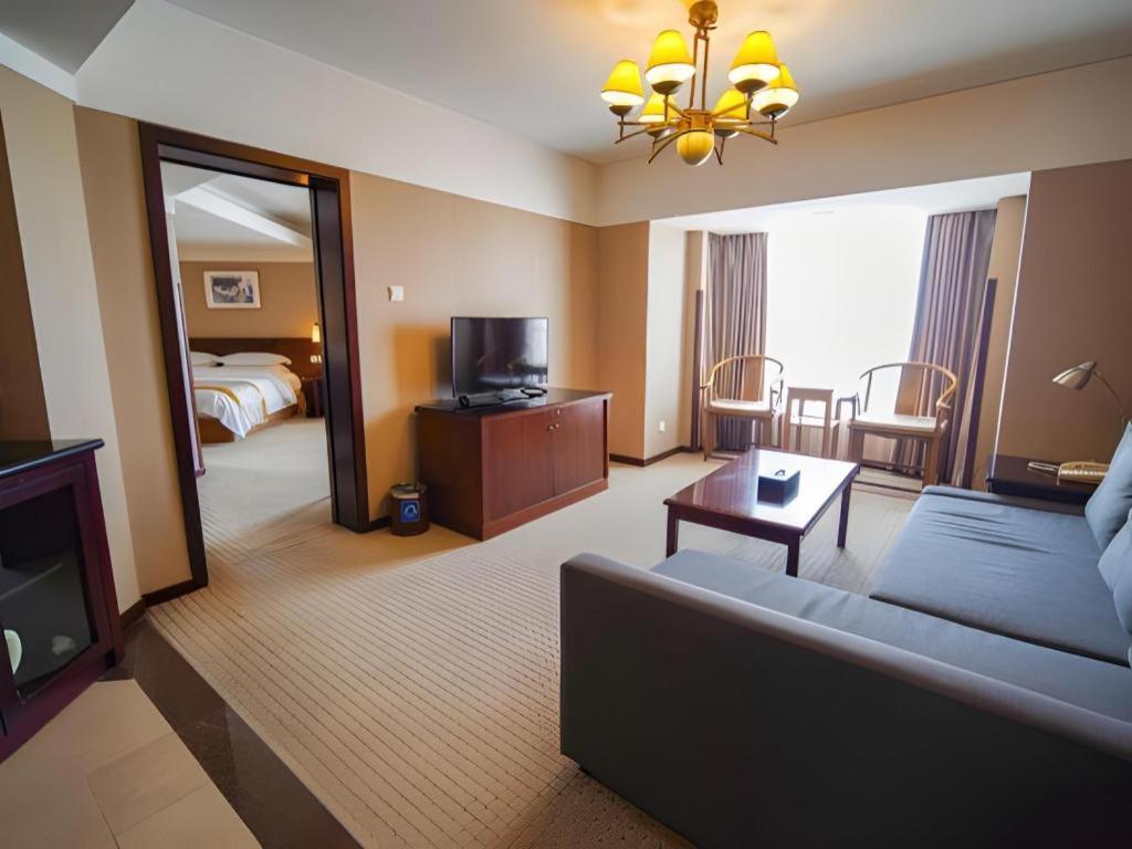 Dong Fang Hotel Pekin Dış mekan fotoğraf