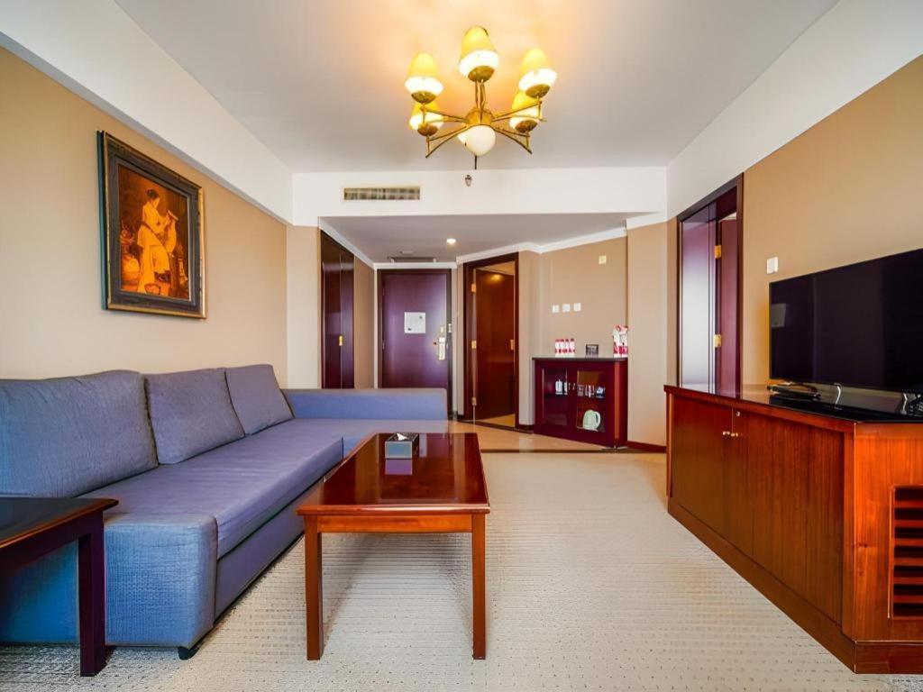 Dong Fang Hotel Pekin Dış mekan fotoğraf