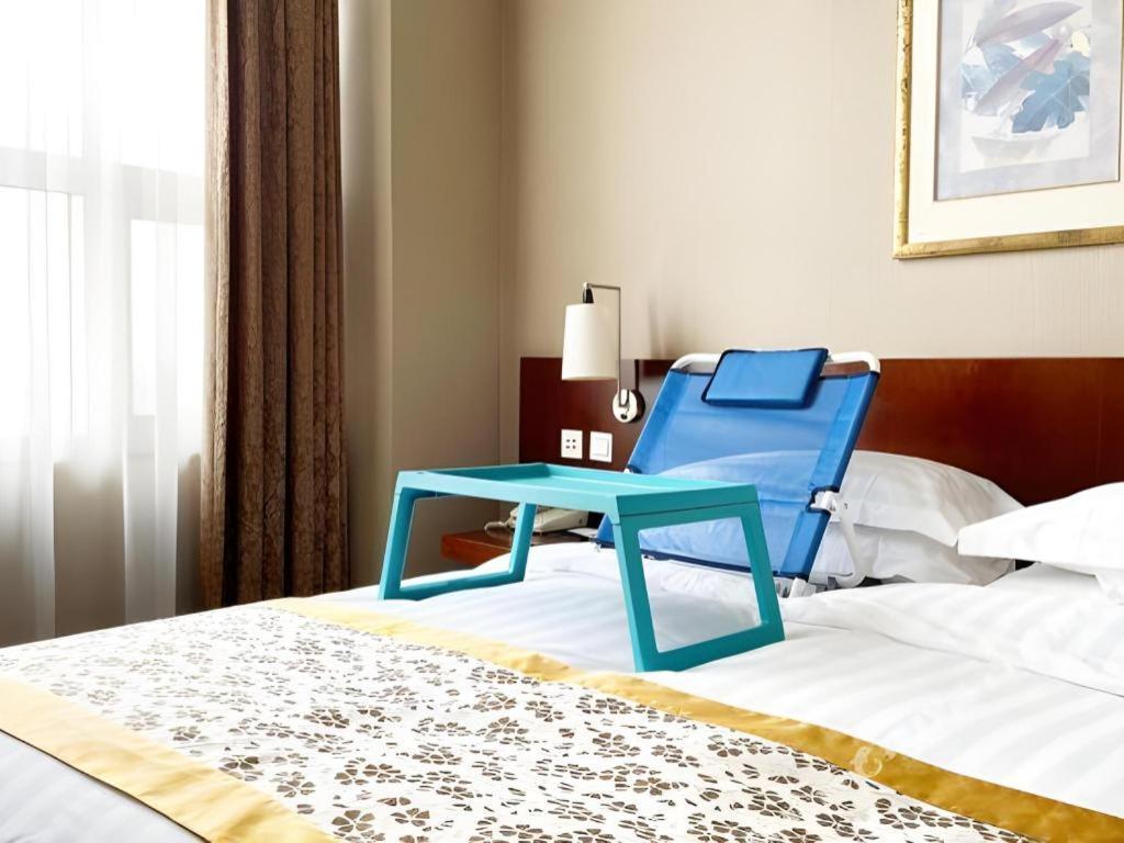 Dong Fang Hotel Pekin Dış mekan fotoğraf