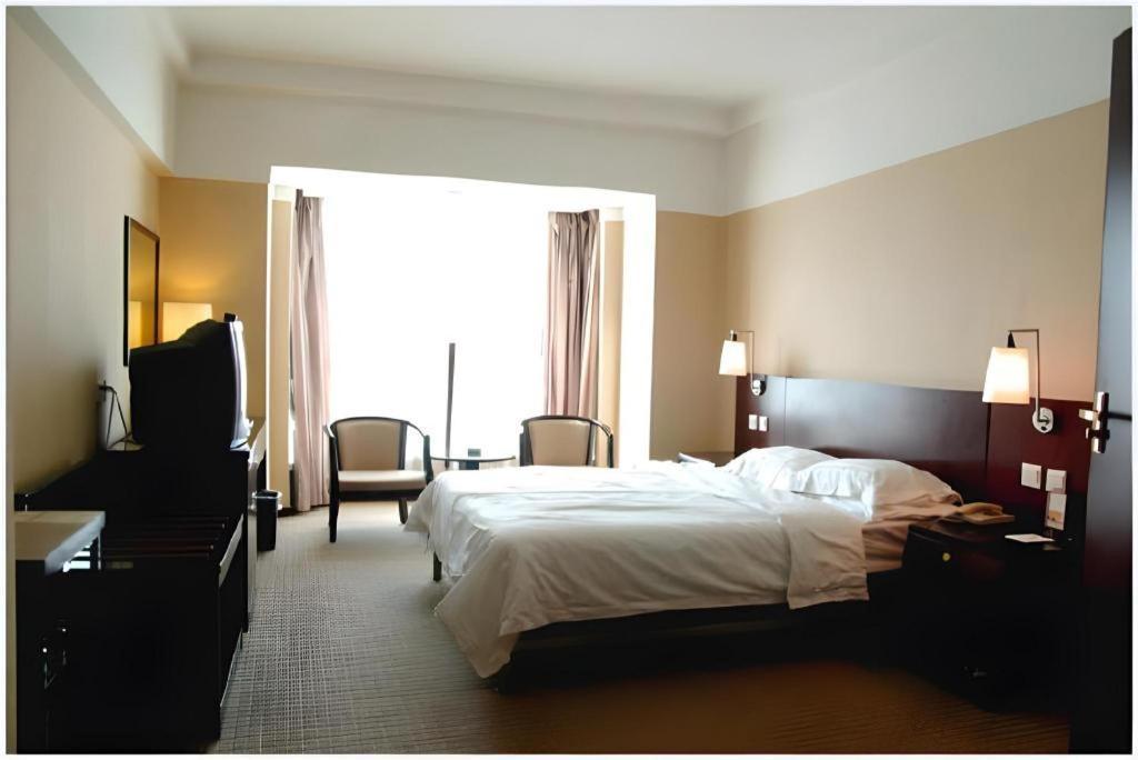 Dong Fang Hotel Pekin Dış mekan fotoğraf
