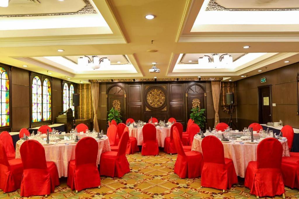 Dong Fang Hotel Pekin Dış mekan fotoğraf